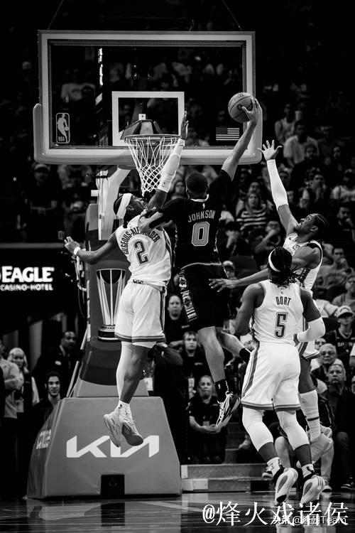 查克|马刺观察:文班回归助球队冲击NBA杯决赛 查克|马刺观察:文班回归助球队冲击NBA杯决赛